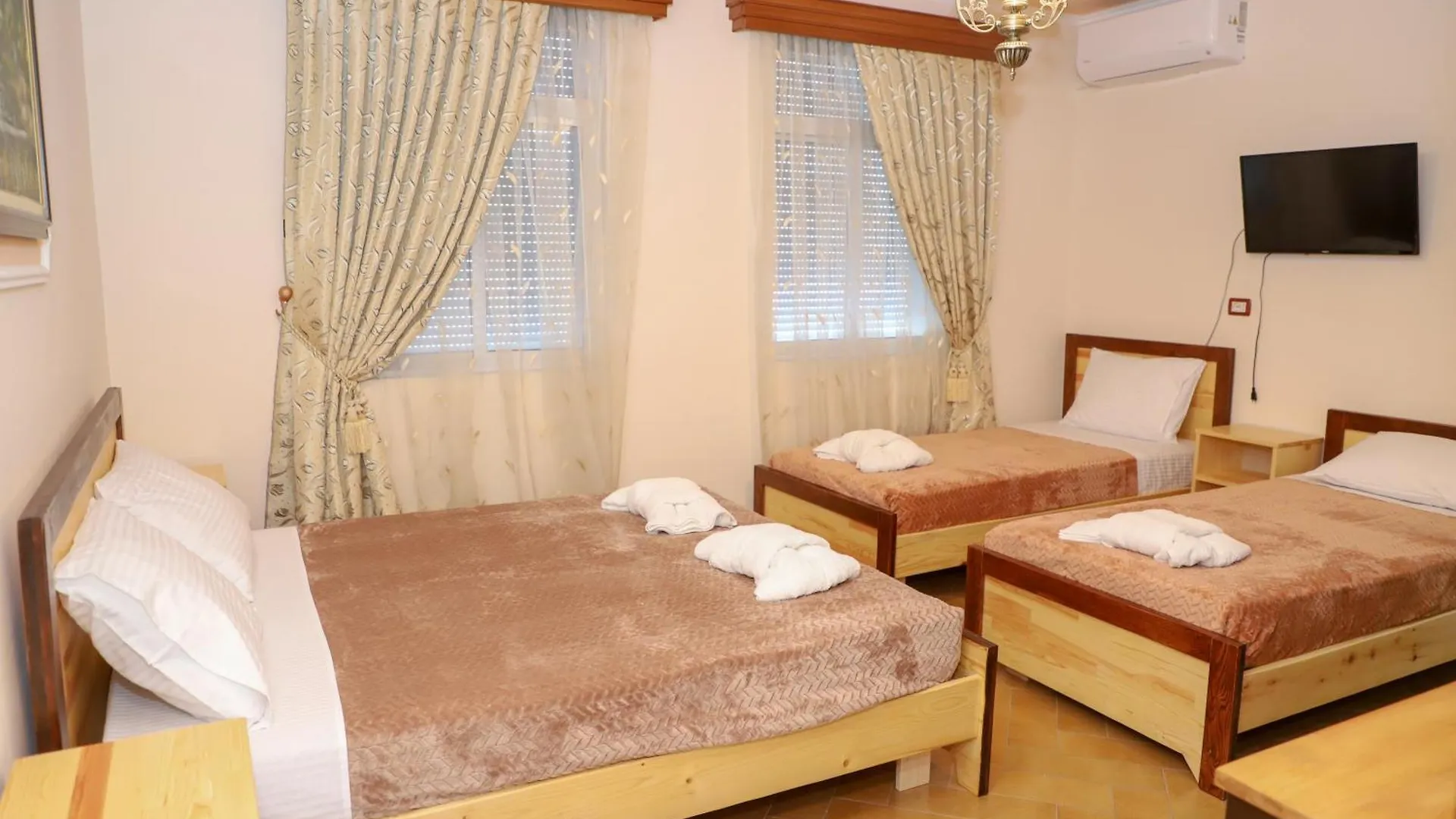 Jatroi Guesthouse ベラト 0*,