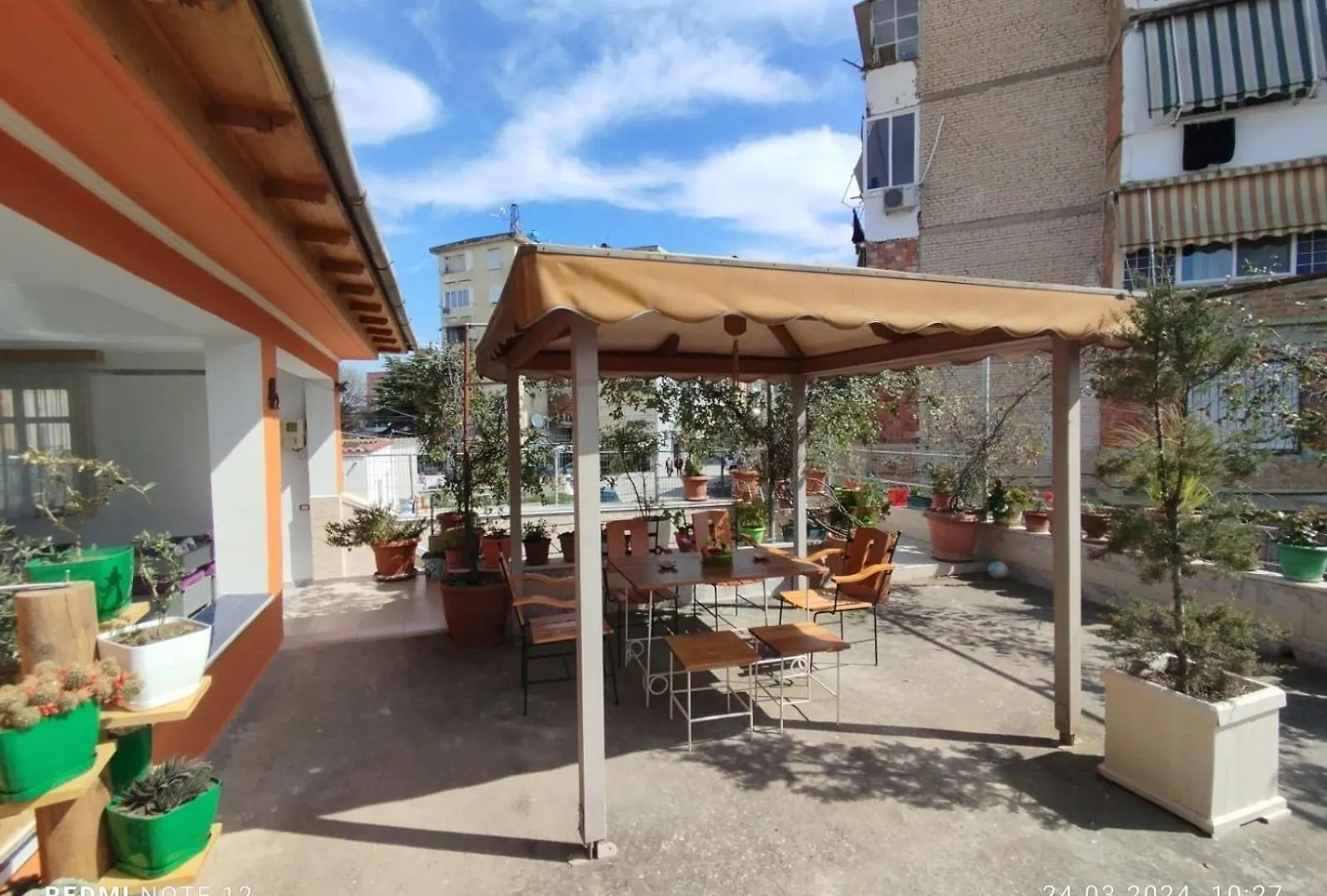 Jatroi Guesthouse ベラト